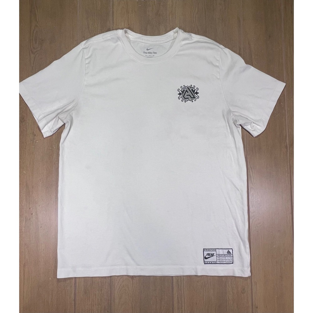 Nike Giannis Antetokounmpo Freak Logo White Graphic T-Shirt XL DR7619-133 Mens
